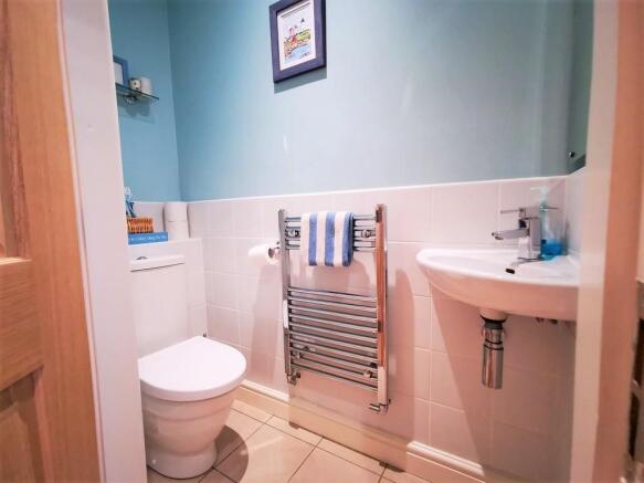 CLOAK ROOM 
