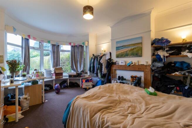 5 bed House to rent Image 4