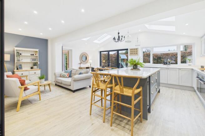 CAM02519G0-PR0386-STILL019