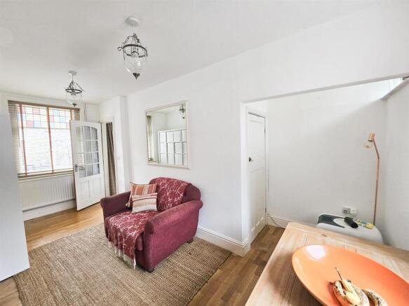 4 bed Detached for sale Image 8