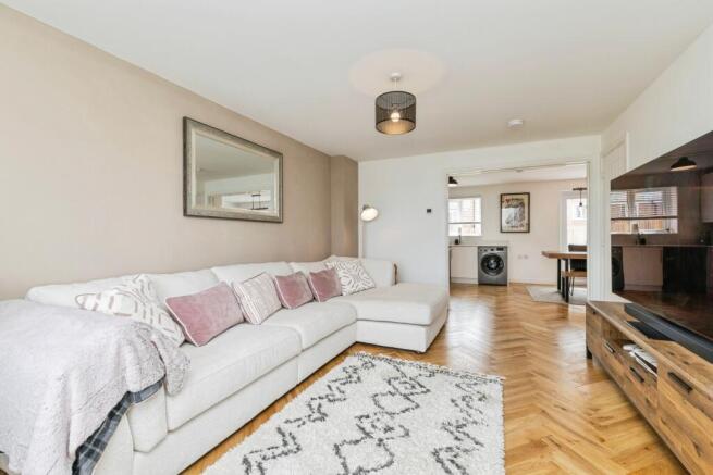 4 bed Detached for sale Image 5