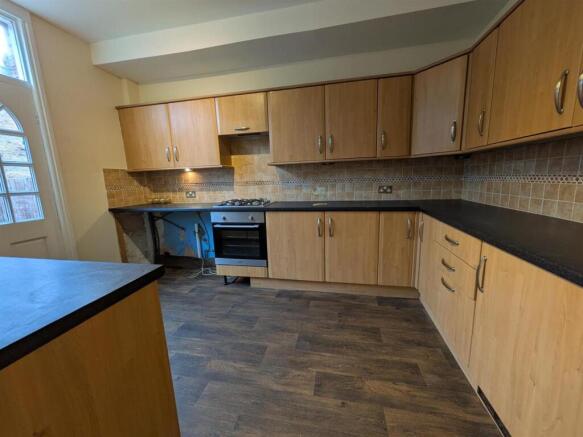 3 bed Terraced to rent Image 9