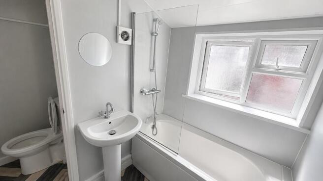 3 bed Terraced to rent Image 4