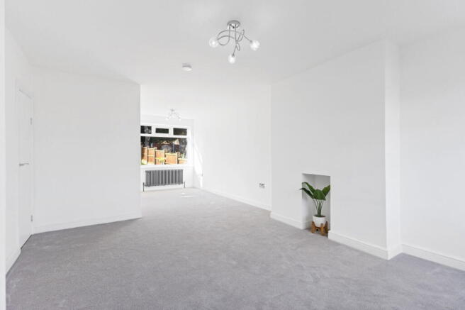 3 bed Semi-Detached for sale Image 6