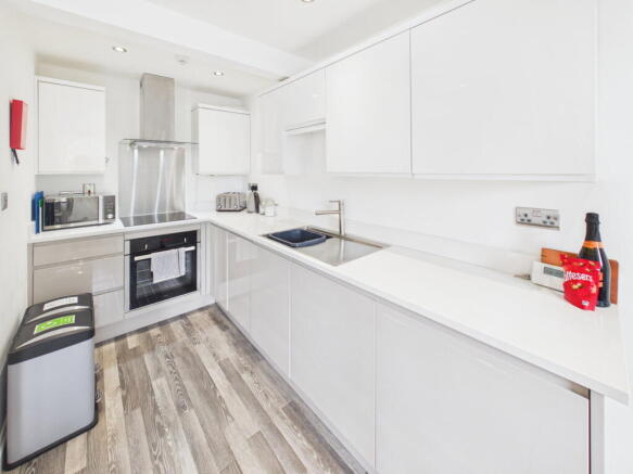2 bed Flat for sale Image 6