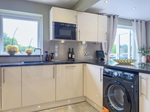 3 bed Semi-Detached for sale Image 9