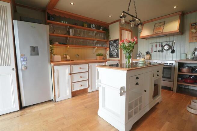 3 bed House for sale Image 7