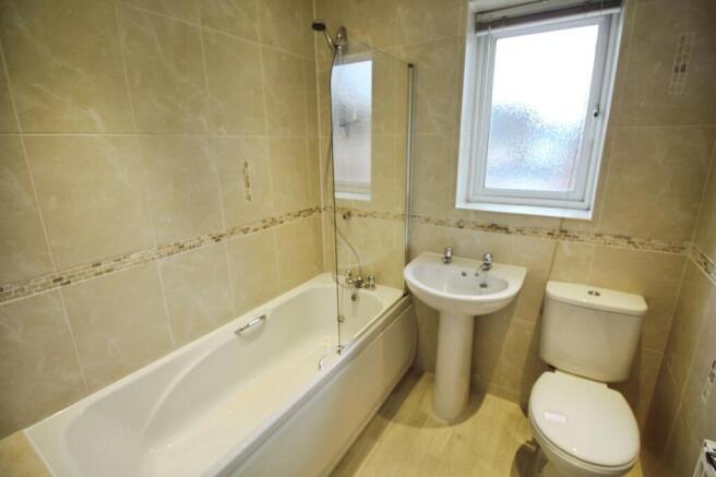 3 bed Semi-Detached to rent Image 11