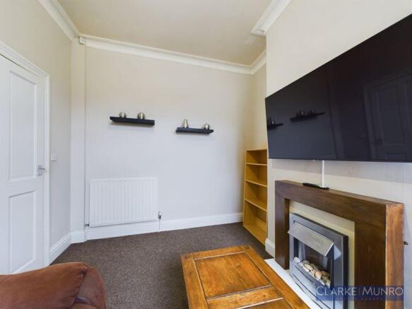 4 bed Town House to rent Image 9