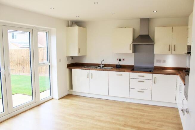 Lyn Kitchen 2 DifRent.jpg