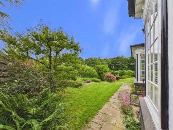 6 bed Semi-Detached for sale Image 10