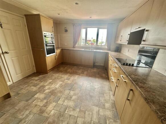 3 bed Detached for sale Image 8