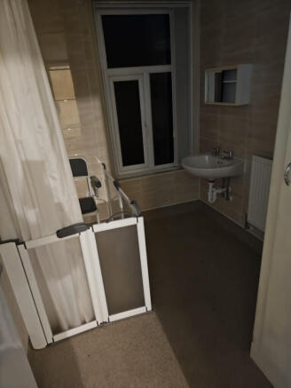 3 bed Terraced to rent Image 7