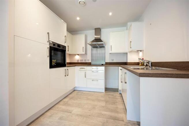 Kitchen_02.jpg