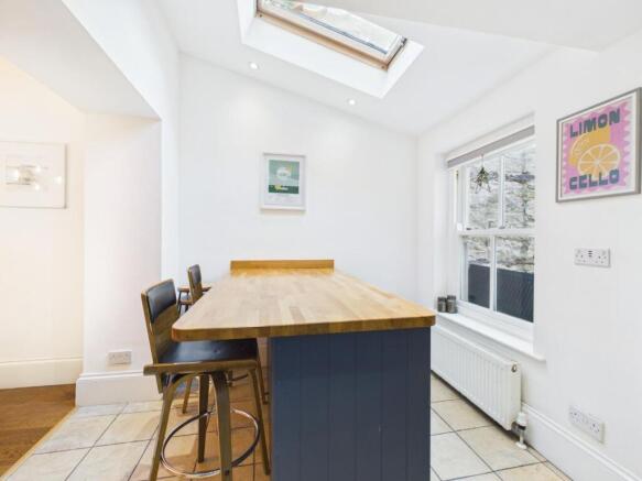 3 bed House for sale Image 8