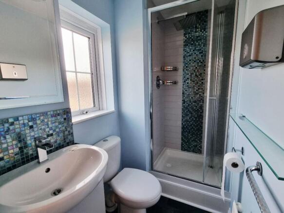 4 bed Detached to rent Image 11