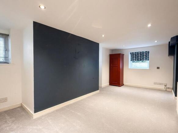 2 bed Flat for sale Image 7