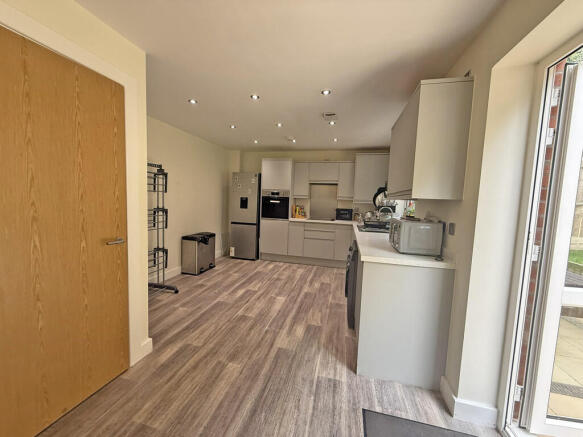 3 bed Semi-Detached for sale Image 6