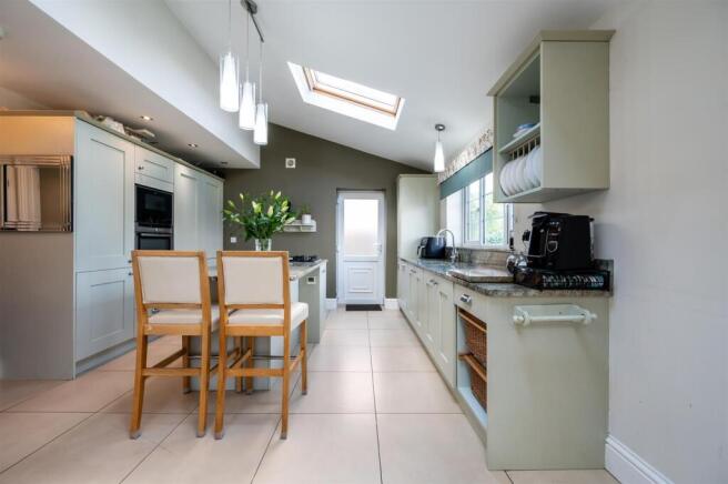 4 bed Semi-Detached for sale Image 9