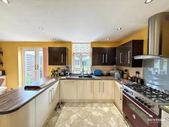 3 bed Semi-Detached for sale Image 9