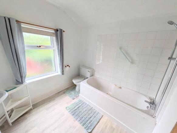 2 bed Terraced to rent Image 9