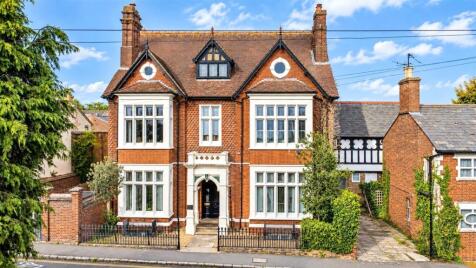 The Hollies, Church Road, Linslade, Bedfordshire, LU7