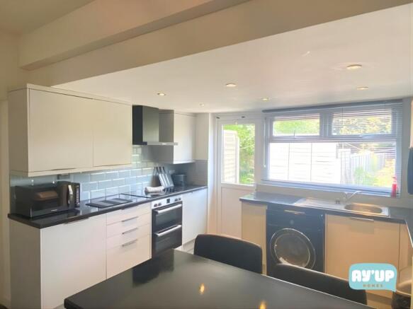 1 bed House Share to rent Image 4
