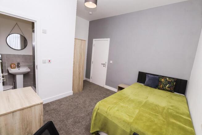 6 bed Terraced to rent Image 10