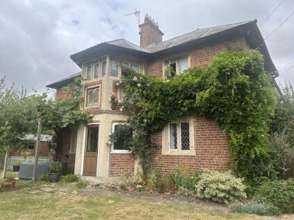 Grade 2 Listed Character Cottage with an English Country Garden