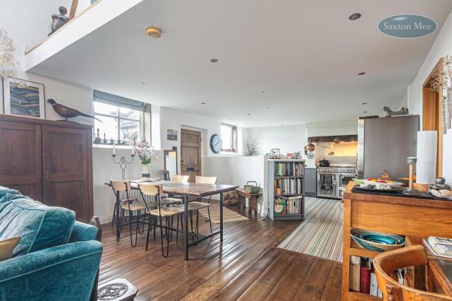 4 bed Semi-Detached for sale Image 4