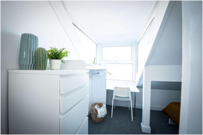 5 bed House to rent Image 8