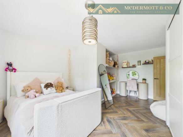 4 bed Detached for sale Image 8