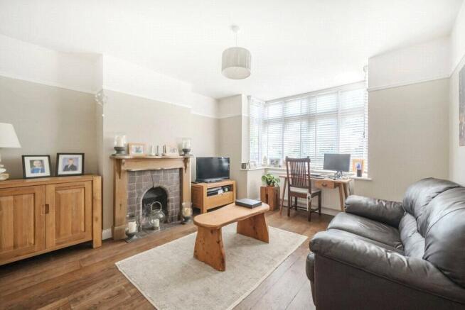 Wendy Crescent, Guildford, Surrey, GU2 photo 4