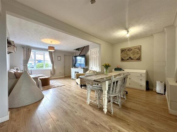 OPEN-PLAN Living Space 319