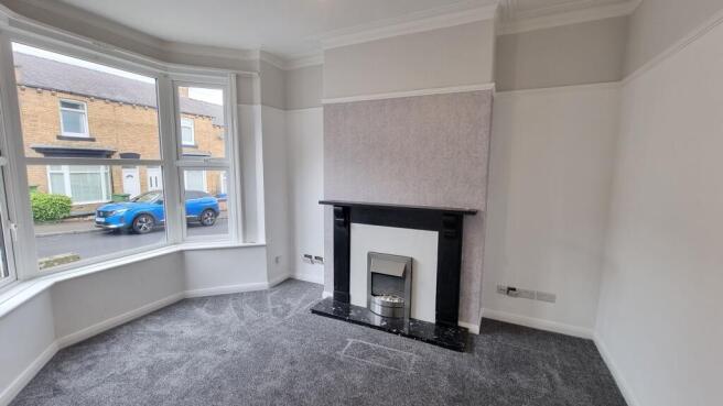 3 bed Terraced to rent Image 2