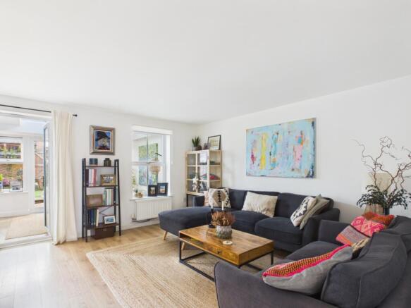 CAM02366G0-PR0144-STILL007