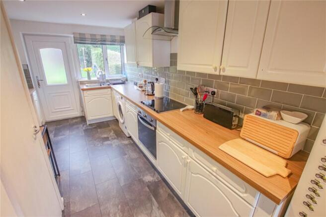 Kitchen/B'fast Room