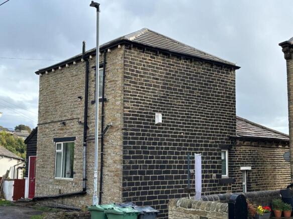 2-bed semi-detached on Thornhill Road, Longwood, Huddersfield, £159,500
