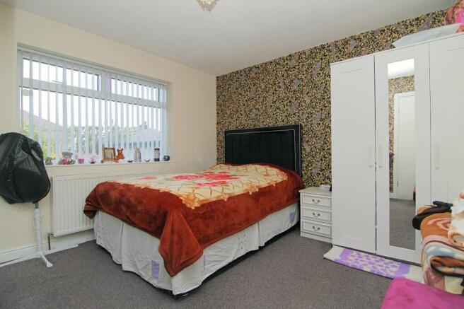 5 bed Detached for sale Image 12