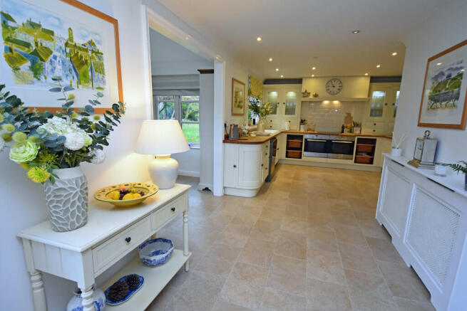Kitchen lounge ar...