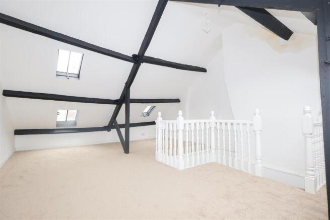 3 bed Flat to rent Image 12
