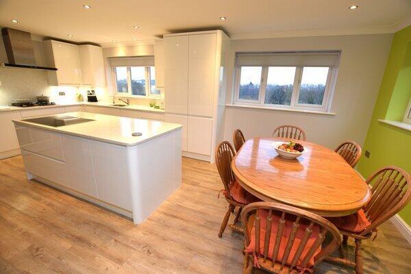 kitchen & breakfast room