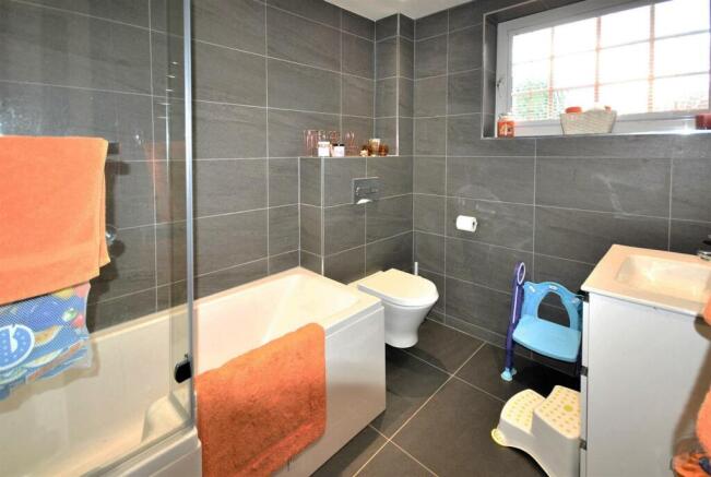 FAMILY BATHROOM