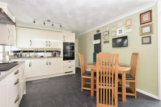 Kitchen/ Breakfast Room