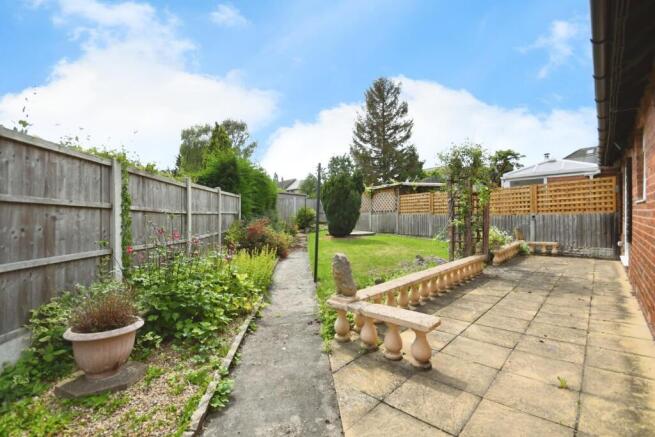 Laurel Crescent, Hollingwood, Chesterfield, S43 2LJ photo 4