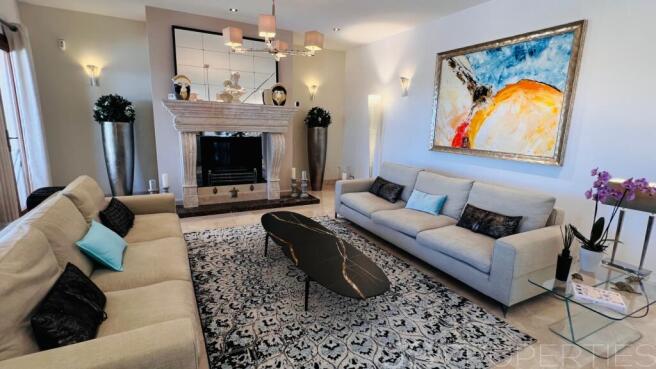 Exceptional property in a prime location with unrivalled views over the golf course in northern Mallorca