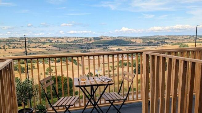 4 bed Semi-Detached to rent Image 6