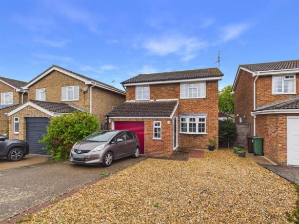 3-bed detached on Mellstock Road, Chiltern Park, Aylesbury, £425,000