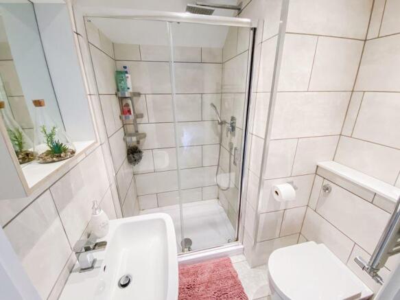 en suite showe...