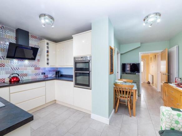KITCHEN 2.jpg